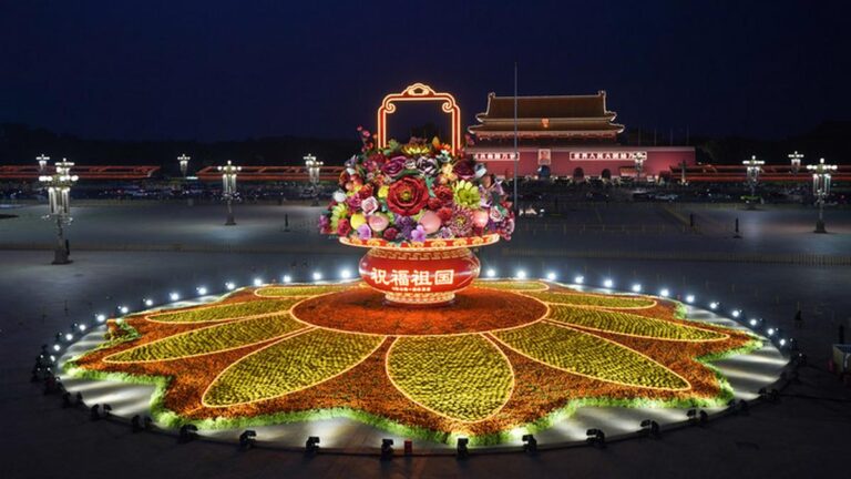 CHINA-BEIJING-TIAN'ANMEN SQUARE-FLOWER BASKET (CN)